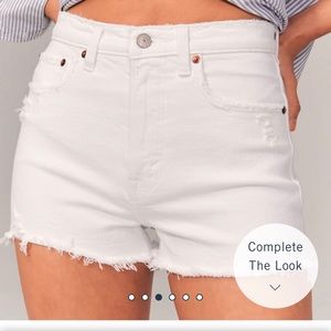 NWT Abercrombie White Mom Short High Rise 26/2